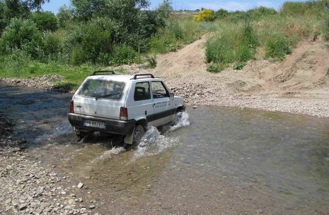 Figura 4 Guado del fiume Mignone nel periodo estivo con il deflusso di base del corso d'acqua ridotto al minimo (Foto di Carmine Allocca)